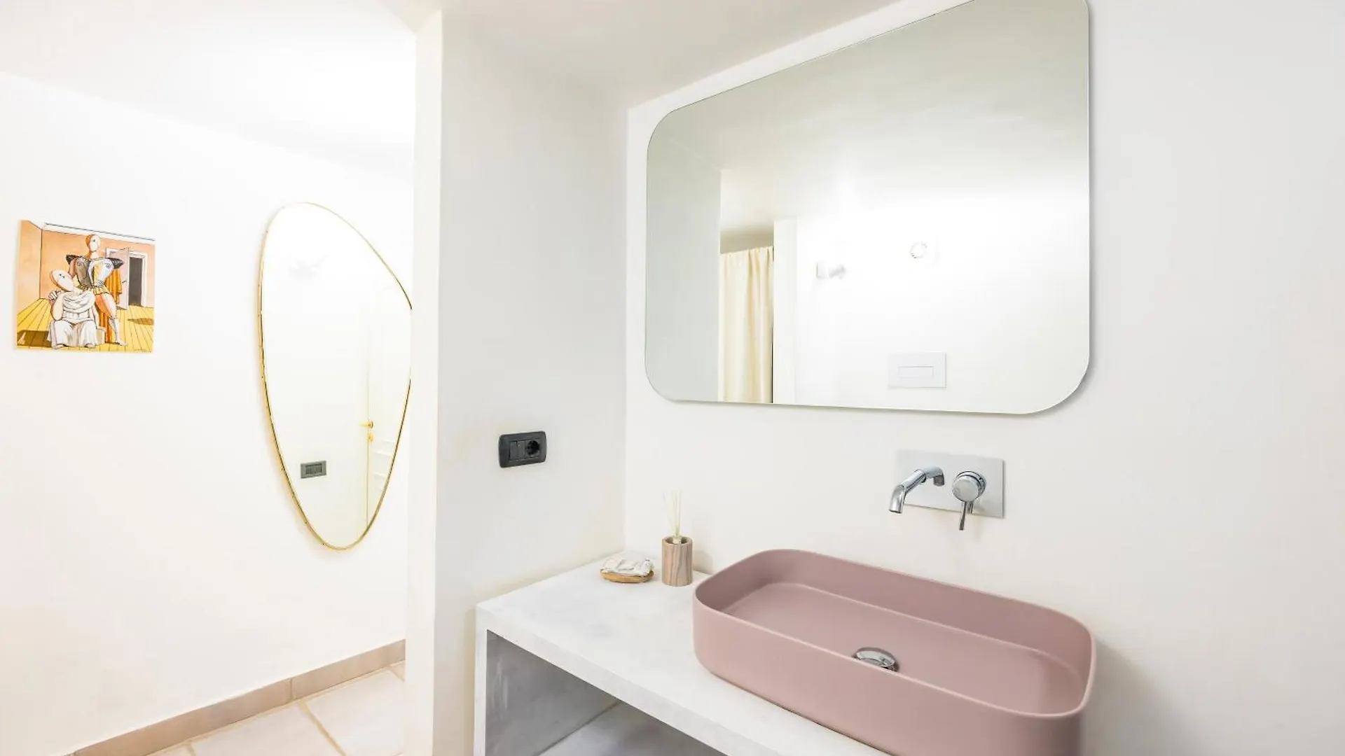 Apartment Hidden Gem On Chiaia Pedastrian Area By Napoliapartments
