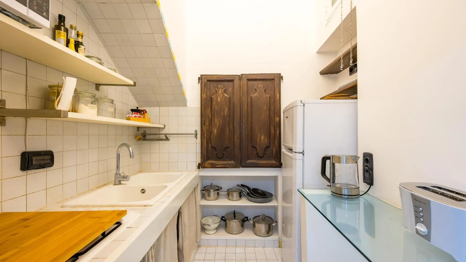 Apartment Hidden Gem On Chiaia Pedastrian Area By Napoliapartments