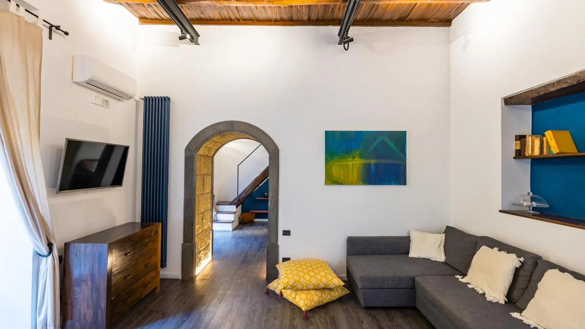 Hidden Gem On Chiaia Pedastrian Area By Napoliapartments Apartment Naples